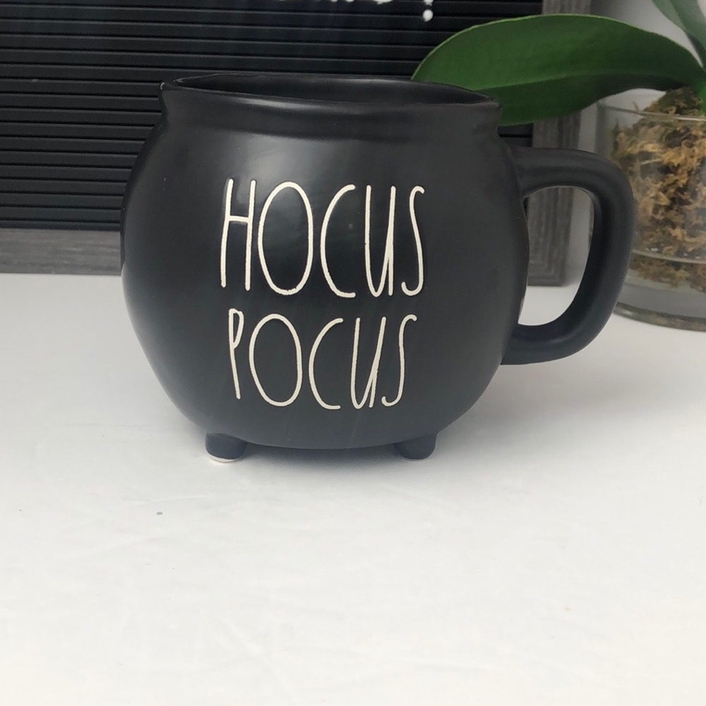 LOWEST PRICE DROP! 
👻🎃 VHTF RARE New Rae Dunn hocus pocus cauldron mug - Picture 5 of 7